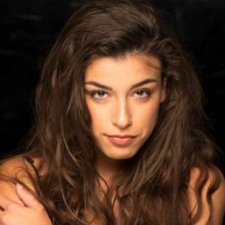 Aránega, Lucía